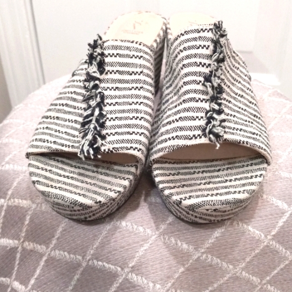 Vera Wang, Sz 10 med, Wedge Slip On Sandals Black/White - Picture 2 of 7